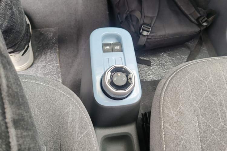Used Geely Galaxy Panda 2024 Panda Mini 200km Endurance Bear Gear Lever