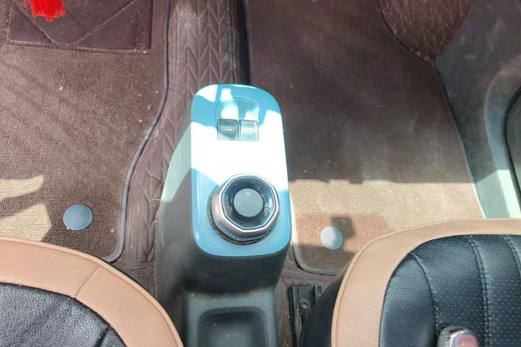 Used Geely Galaxy Panda 2024 Panda Mini 200km Endurance Bear Gear Lever