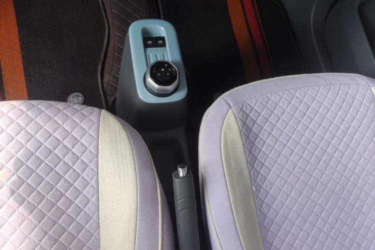 Used Geely Galaxy Panda 2024 Panda Mini 200km Endurance Bear Gear Lever