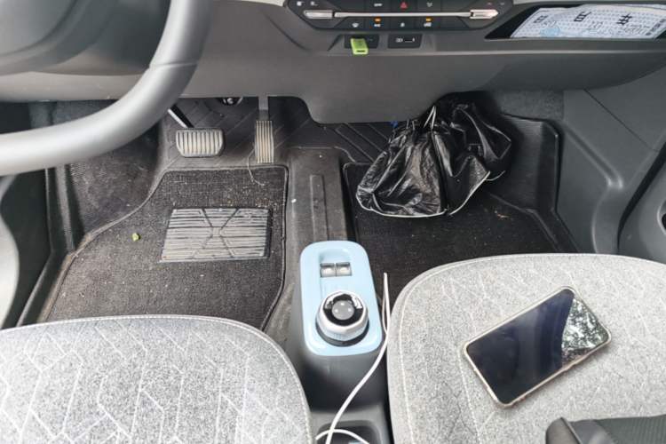 Used Geely Galaxy Panda 2024 Panda Mini 200km Endurance Bear Gear Lever
