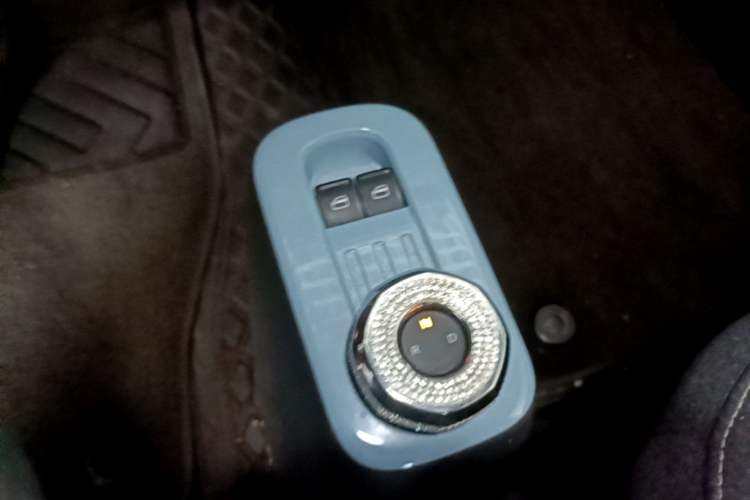 Used Geely Galaxy Panda 2024 Panda Mini 200km Dragon Edition Gear Lever