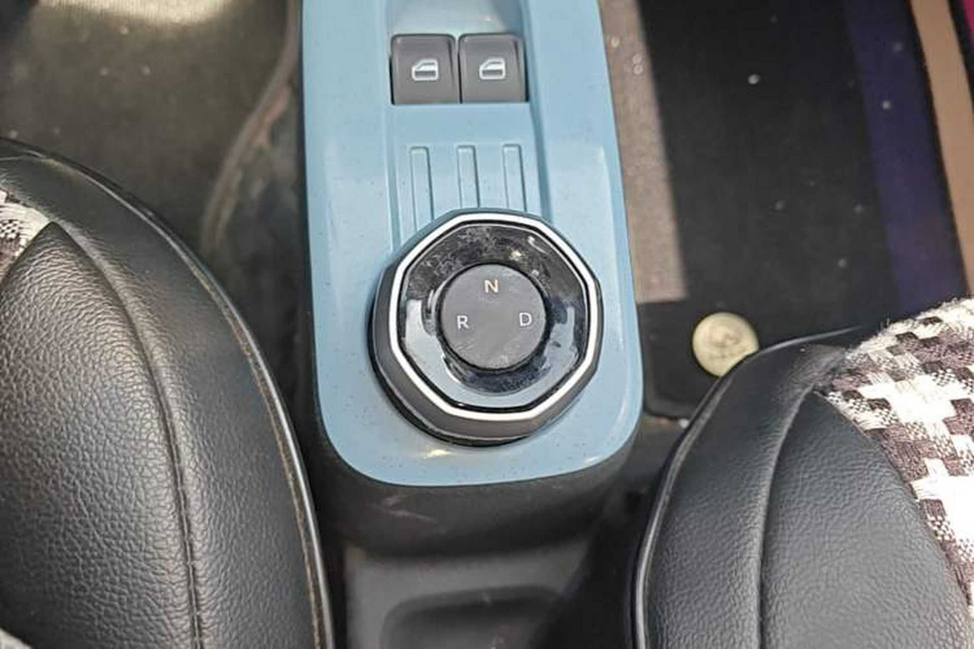 Used Geely Galaxy Panda 2024 Panda Mini 200km Endurance Bear Gear Lever