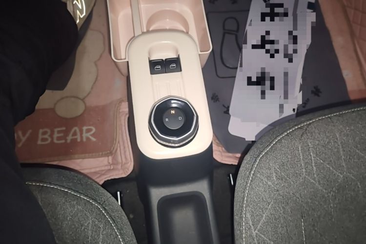 Used Geely Galaxy Panda 2024 Panda Mini 200km Endurance Bear Gear Lever