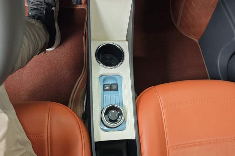Used Geely Galaxy Panda 2024 Panda Mini 200km Endurance Bear Gear Lever