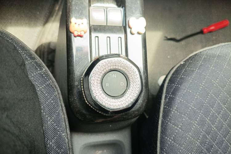 Used Geely Galaxy Panda 2024 Panda Mini 200km Endurance Bear Gear Lever