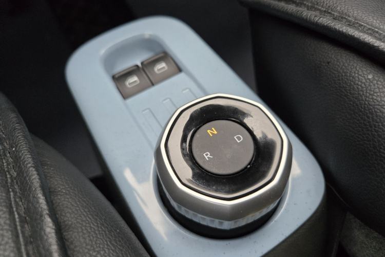 Used Geely Galaxy Panda 2024 Panda Mini 200km Endurance Bear Gear Lever