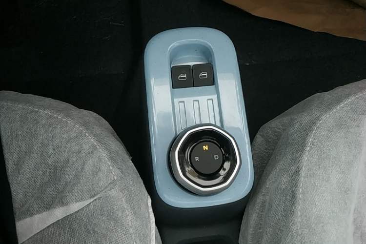 Used Geely Galaxy Panda 2024 Panda Mini 200km Endurance Bear Gear Lever