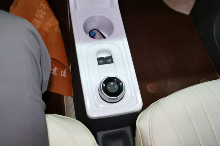 Used Geely Galaxy Panda 2024 Panda Mini 200km Endurance Bear Gear Lever