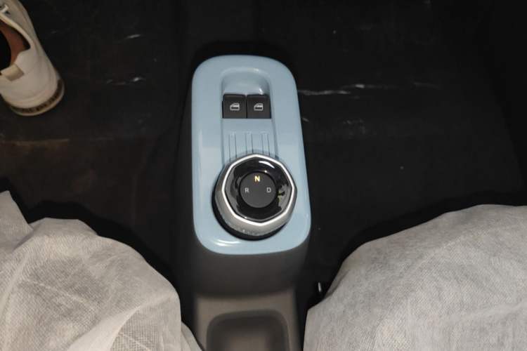 Used Geely Galaxy Panda 2024 Panda Mini 200km Endurance Bear Gear Lever