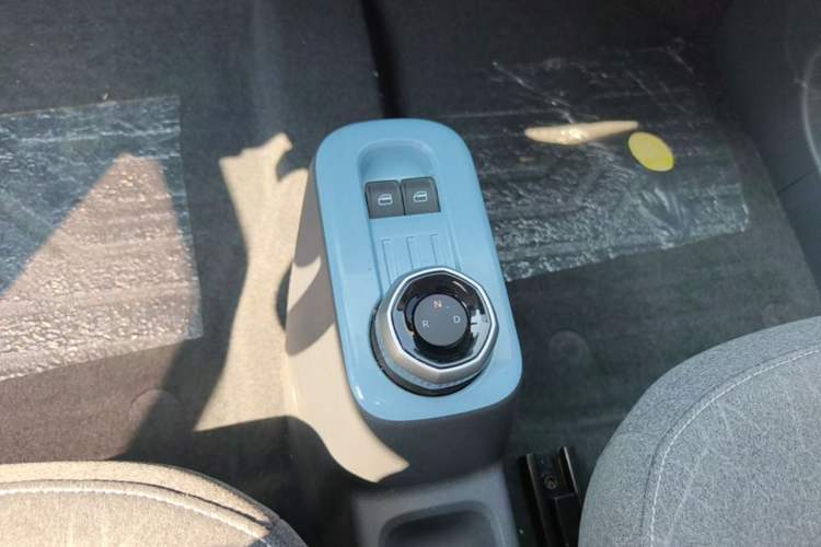 Used Geely Galaxy Panda 2024 Panda Mini 200km Endurance Bear Gear Lever