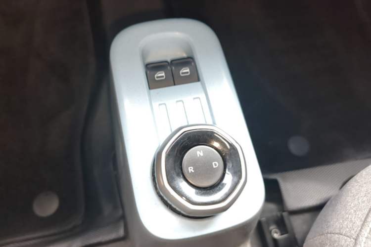 Used Geely Galaxy Panda 2024 Panda Mini 200km Longteng PRO Edition Gear Lever