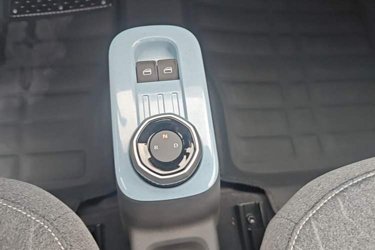 Used Geely Galaxy Panda 2024 Panda Mini 200km Endurance Bear Gear Lever