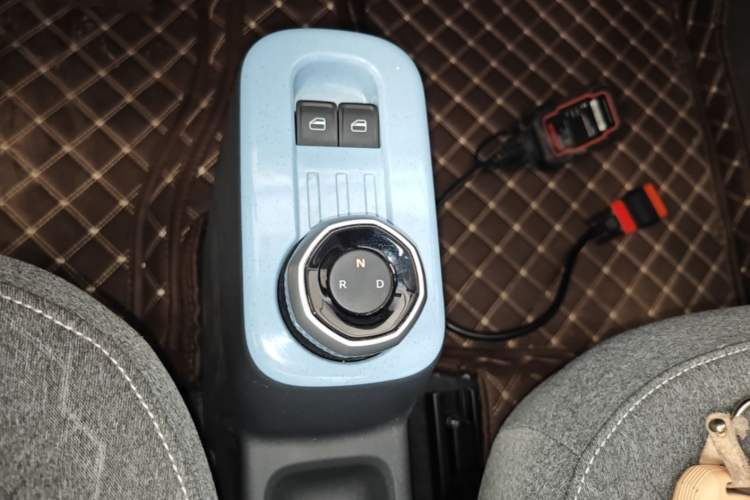 Used Geely Galaxy Panda 2024 Panda Mini 200km Endurance Bear Gear Lever