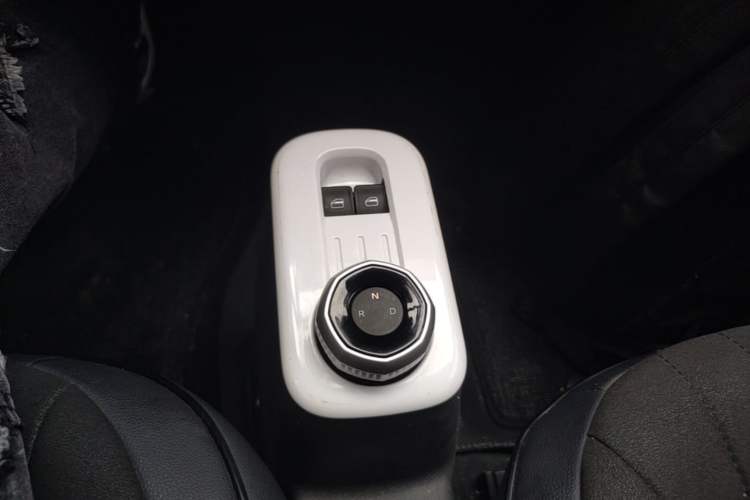 Used Geely Galaxy Panda 2024 Panda Mini 200km Dragon Edition Gear Lever