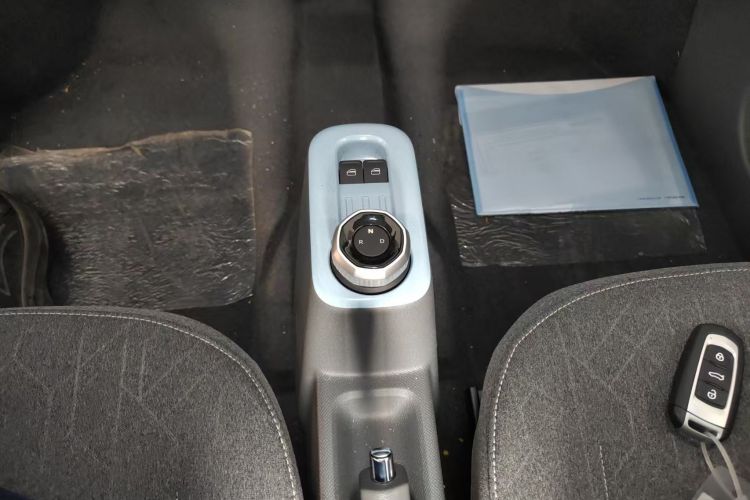 Used Geely Galaxy Panda 2024 Panda Mini 200km Endurance Bear Gear Lever