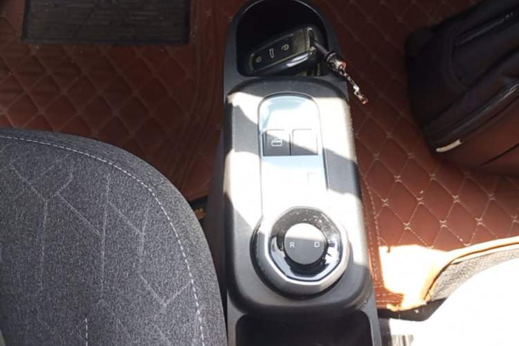 Used Geely Galaxy Panda 2024 Panda Mini 200km Endurance Bear Gear Lever