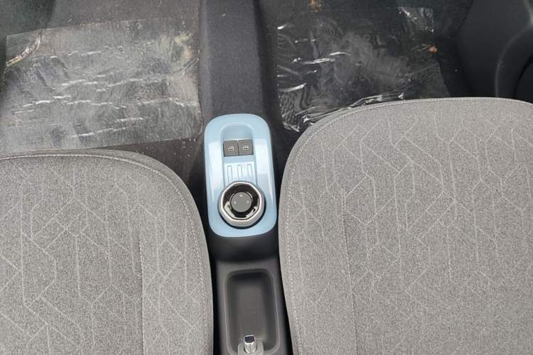 Used Geely Galaxy Panda 2024 Panda Mini 200km Endurance Bear Gear Lever