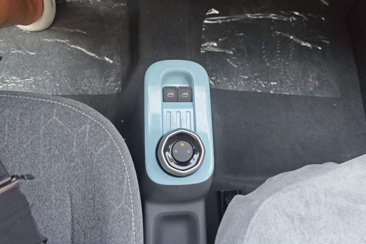 Used Geely Galaxy Panda 2024 Panda Mini 200km Endurance Bear Gear Lever