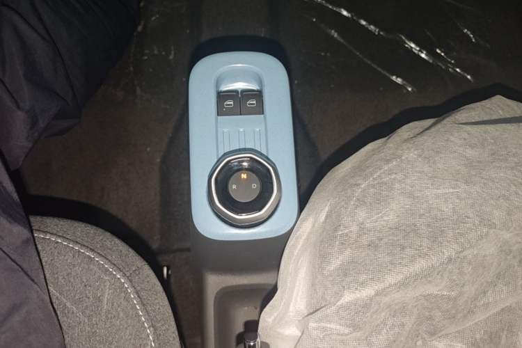 Used Geely Galaxy Panda 2024 Panda Mini 200km Endurance Bear Gear Lever