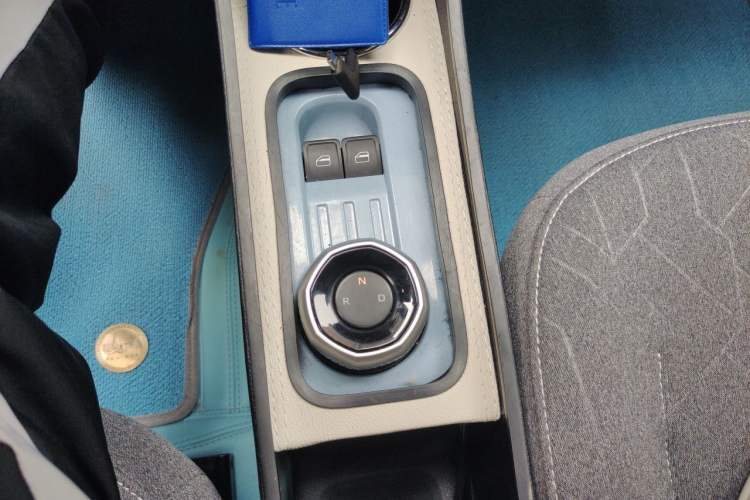 Used Geely Galaxy Panda 2024 Panda Mini 200km Endurance Bear Gear Lever