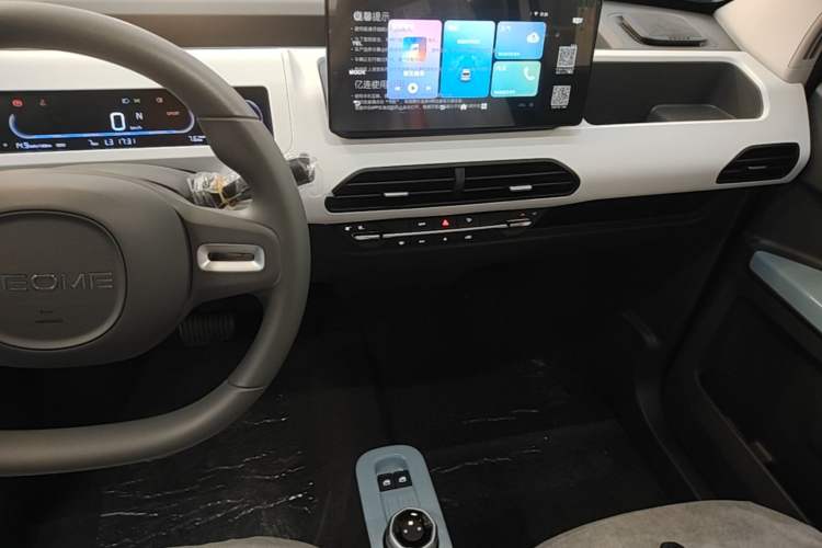 Used Geely Galaxy Panda 2024 Panda Mini 200km Endurance Bear Gear Lever