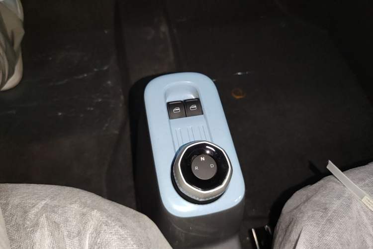 Used Geely Galaxy Panda 2024 Panda Mini 200km Endurance Bear Gear Lever