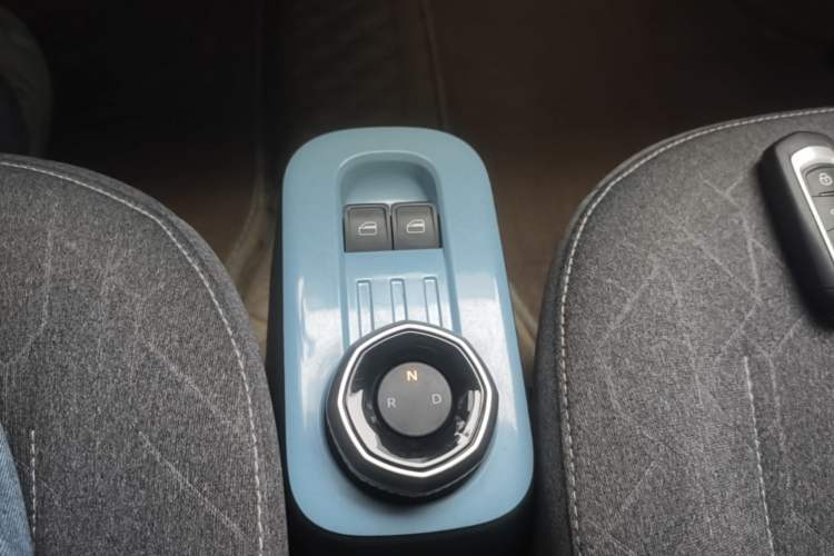 Used Geely Galaxy Panda 2024 Panda Mini 200km Endurance Bear Gear Lever