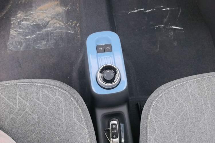 Used Geely Galaxy Panda 2024 Panda Mini 200km Endurance Bear Gear Lever
