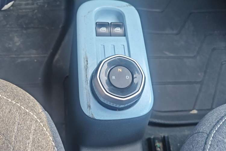 Used Geely Galaxy Panda 2024 Panda Mini 200km Endurance Bear Gear Lever