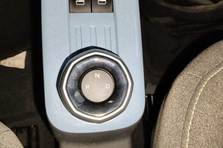 Used Geely Galaxy Panda 2024 Panda Mini 200km Endurance Bear Gear Lever