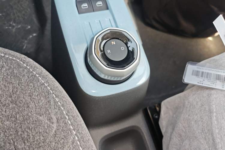 Used Geely Galaxy Panda 2024 Panda Mini 200km Endurance Bear Gear Lever
