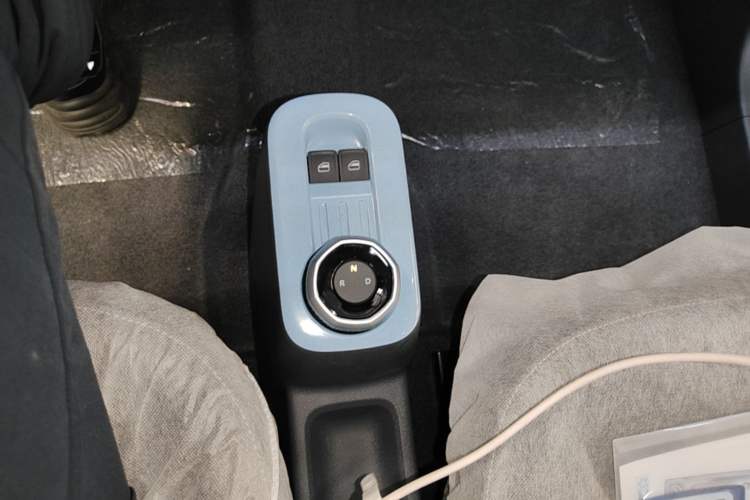 Used Geely Galaxy Panda 2024 Panda Mini 200km Endurance Bear Gear Lever