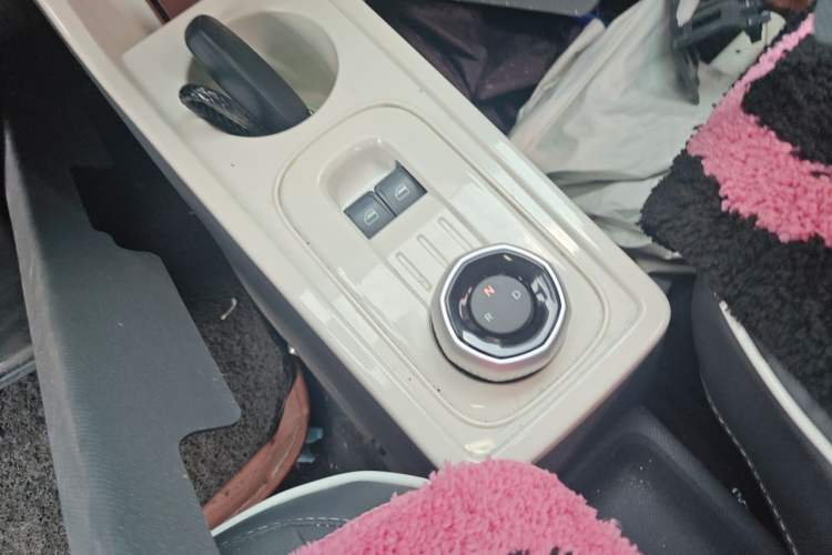 Used Geely Galaxy Panda 2024 Panda Mini 200km Longteng PRO Edition Gear Lever