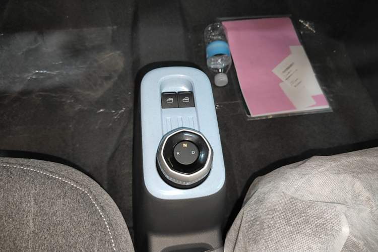 Used Geely Galaxy Panda 2024 Panda Mini 200km Endurance Bear Gear Lever