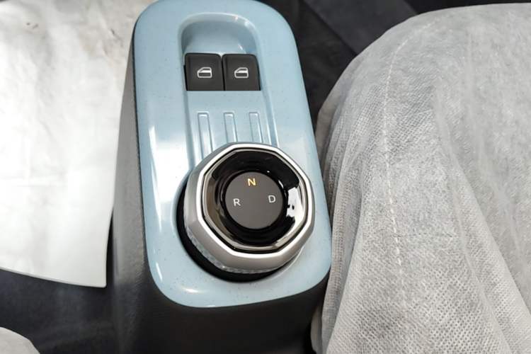 Used Geely Galaxy Panda 2024 Panda Mini 200km Endurance Bear Gear Lever