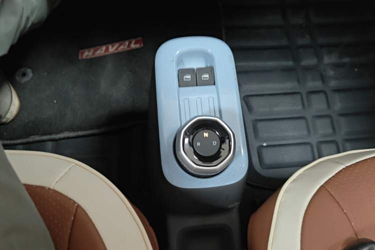 Used Geely Galaxy Panda 2024 Panda Mini 200km Endurance Bear Gear Lever