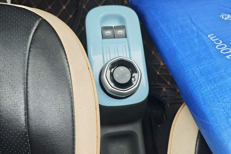 Used Geely Galaxy Panda 2024 Panda Mini 200km Endurance Bear Gear Lever