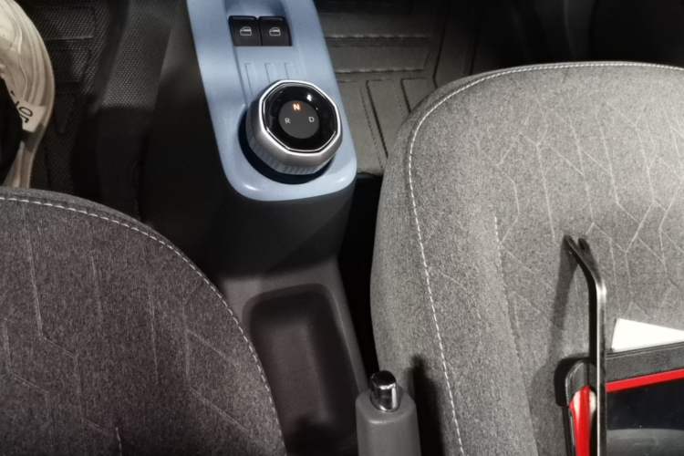Used Geely Galaxy Panda 2024 Panda Mini 200km Endurance Bear Gear Lever