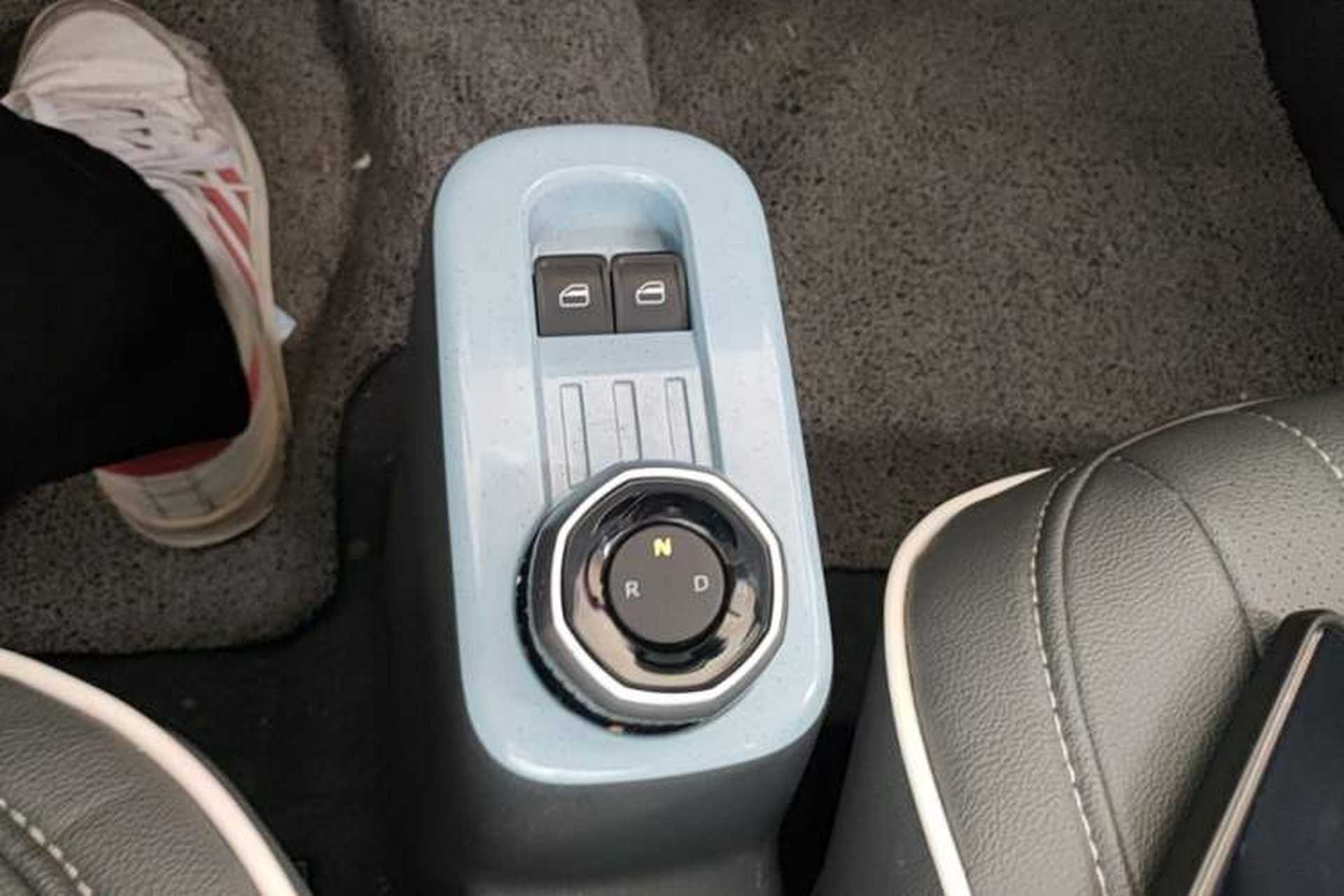 Used Geely Galaxy Panda 2024 Panda Mini 200km Dragon Edition Gear Lever
