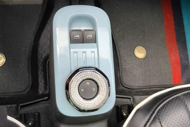 Used Geely Galaxy Panda 2024 Panda Mini 200km Endurance Bear Gear Lever