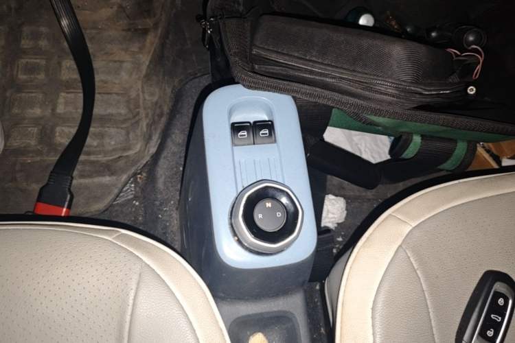 Used Geely Galaxy Panda 2024 Panda Mini 200km Endurance Bear Gear Lever
