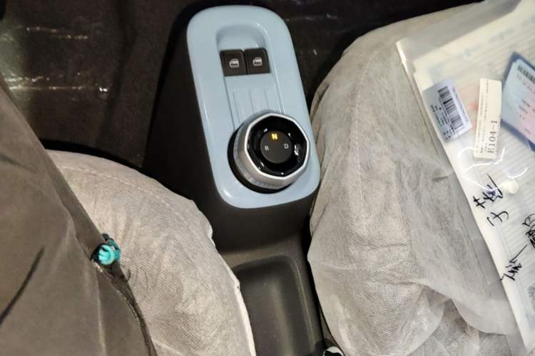 Used Geely Galaxy Panda 2024 Panda Mini 200km Endurance Bear Gear Lever