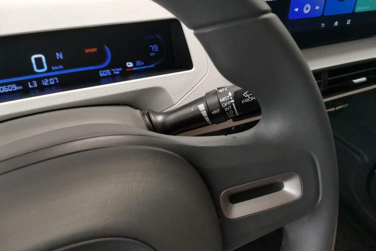 Used Geely Galaxy Panda 2024 Panda Mini 200km Endurance Bear Gear Lever