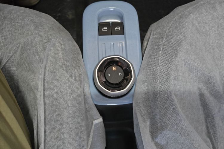 Used Geely Galaxy Panda 2024 Panda Mini 200km Endurance Bear Gear Lever