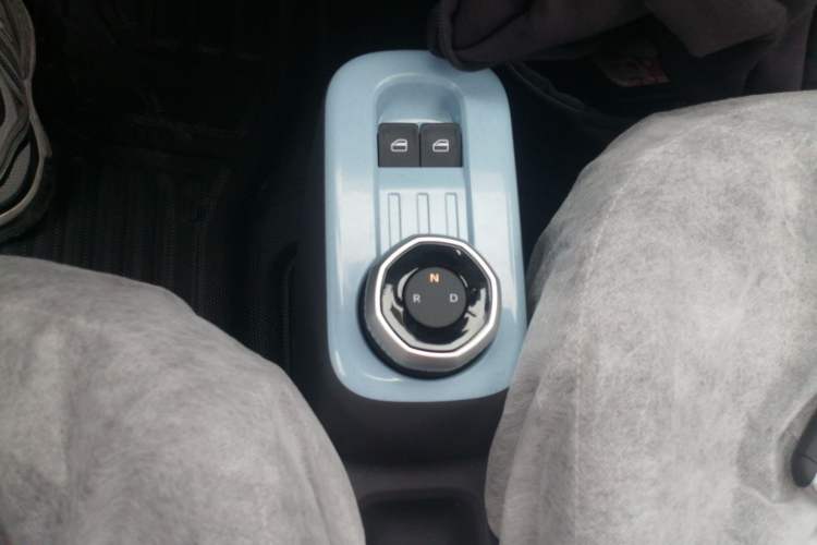 Used Geely Galaxy Panda 2024 Panda Mini 200km Endurance Bear Gear Lever