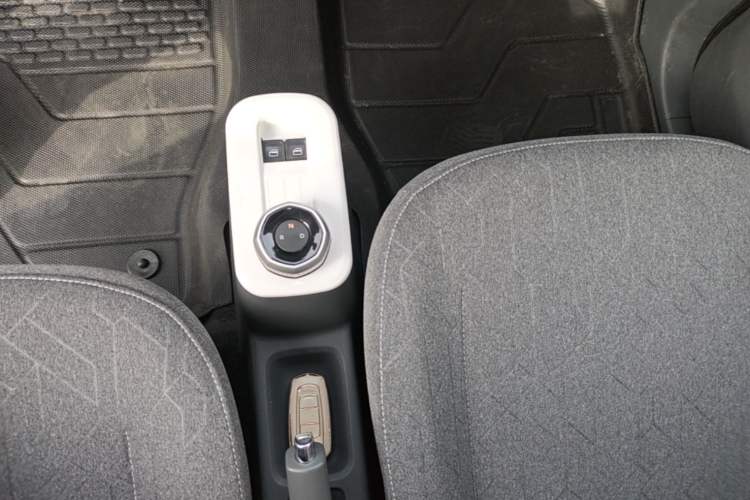 Used Geely Galaxy Panda 2024 Panda Mini 200km Endurance Bear Gear Lever