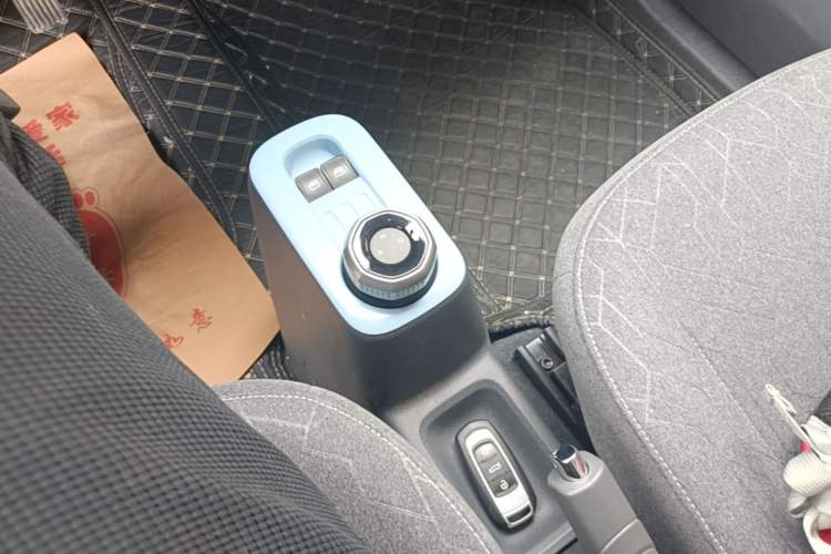 Used Geely Galaxy Panda 2024 Panda Mini 200km Endurance Bear Gear Lever