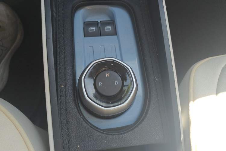 Used Geely Galaxy Panda 2024 Panda Mini 200km Endurance Bear Gear Lever
