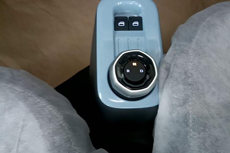 Used Geely Galaxy Panda 2024 Panda Mini 200km Endurance Bear Gear Lever