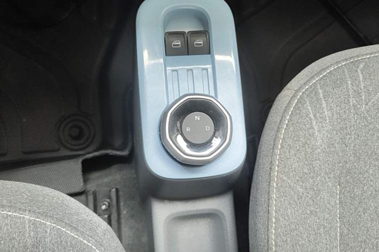 Used Geely Galaxy Panda 2024 Panda Mini 200km Longteng PRO Edition Gear Lever
